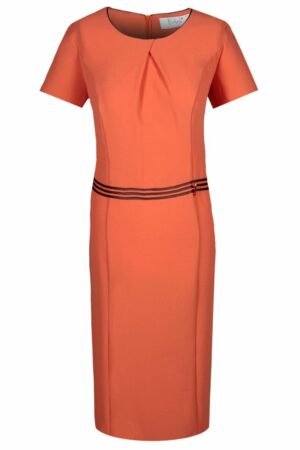 Елегантна светло оранжева рокля с къс ръкав и дължина под коляното