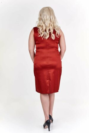 Керемидено червена сатенена рокля без ръкав