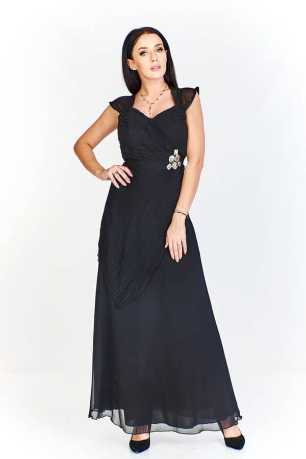 Дълга черна официална рокля от шифон декорирана с камъни