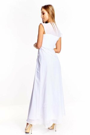 Дълга бяла официална рокля от шифон декорирана с камъни