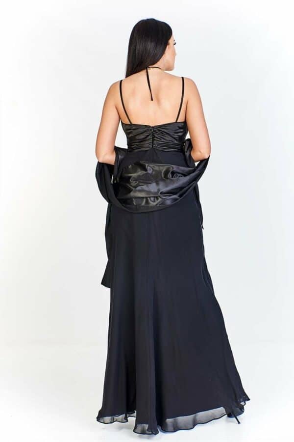 Дълга копринена рокля с тънки презрамки и бродерия с мъниста в черно