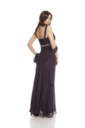 Дълга тъмно лилава копринена рокля декорирана с мъниста