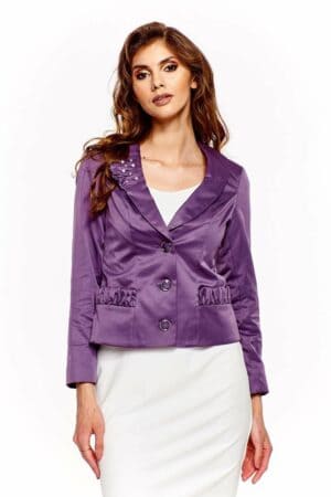Лилаво сатенено дамско сако с набор и перли на ревера