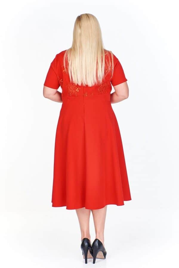 Червена разкроена официална макси рокля декорирана с дантела