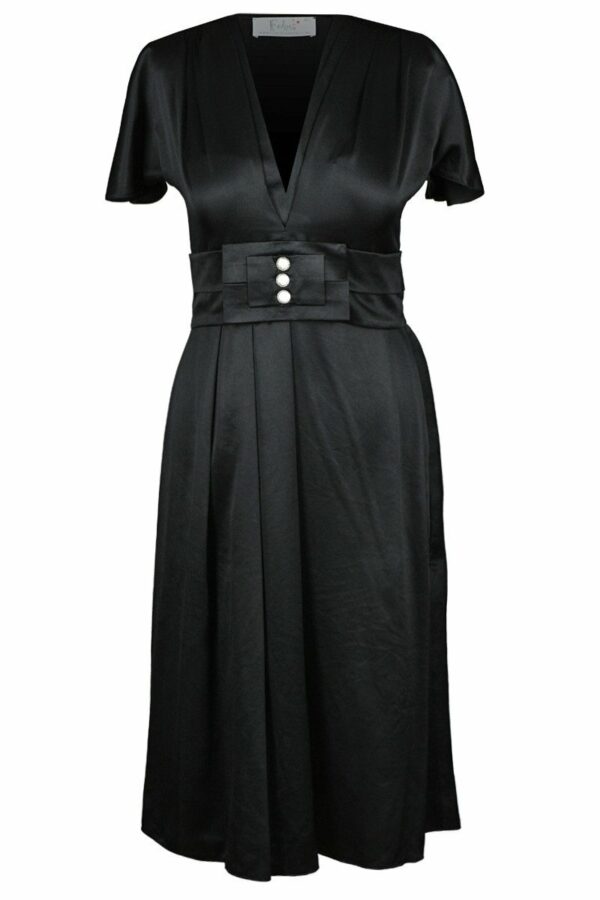 Разкроена черна сатенена рокля с къс кимоно ръкав
