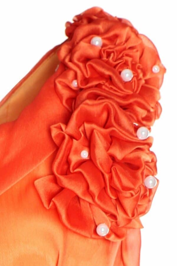Оранжева официална рокля от шифон с едно рамо и цвете