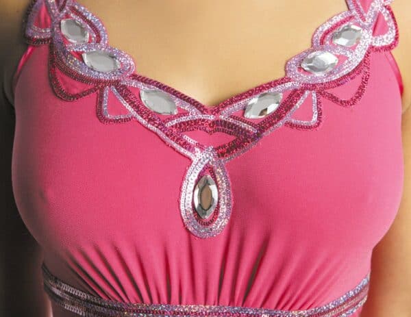 Дълга розова рокля от трико с отворен гръб декорирана с пайети
