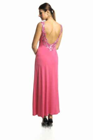 Дълга розова рокля от трико с отворен гръб декорирана с пайети