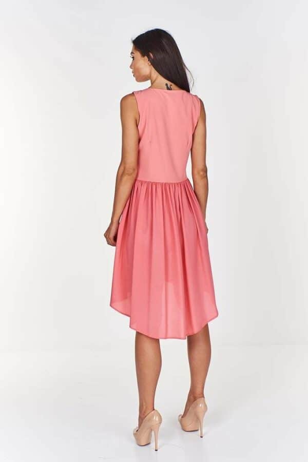 Ефирна асиметрична рокля без ръкав в ябълково розово