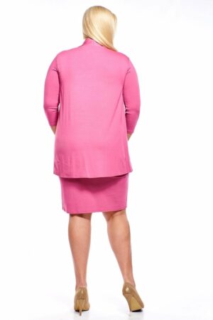 Тъмно розова макси рокля от трико с 3/4 ръкав и декоративна брошка