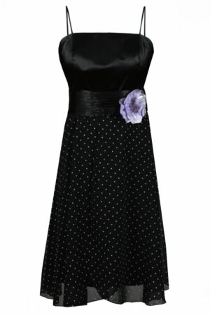 Ефирна черна рокля на бели точки с тънки презрамки и цвете на талията в комплект с болеро