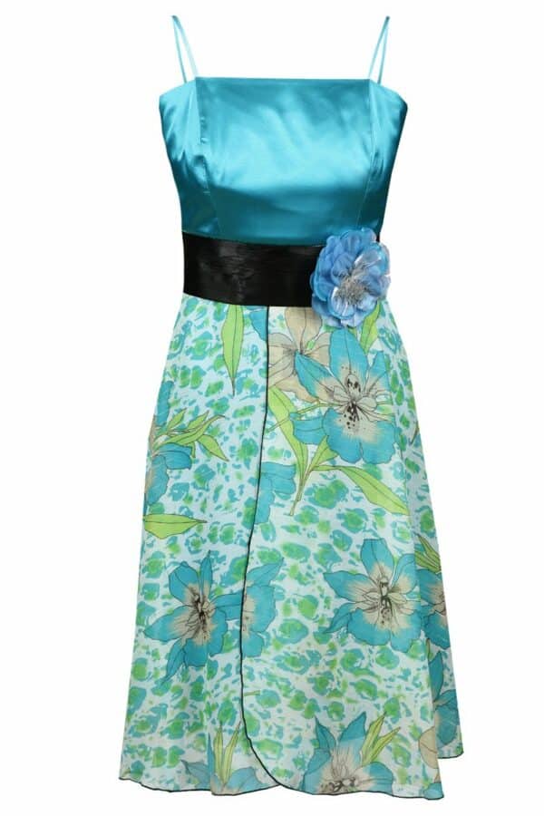 Ефирна тюркоазена рокля на сини цветя с тънки презрамки и цвете на талията в комплект с болеро