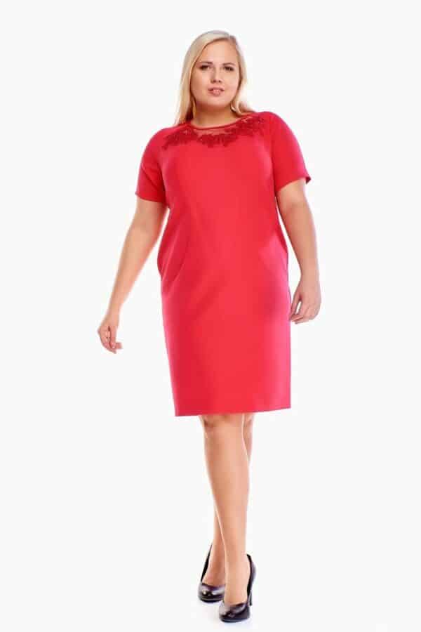 Елегантна ярко червена рокля с къс ръкав и платка фигурална дантела