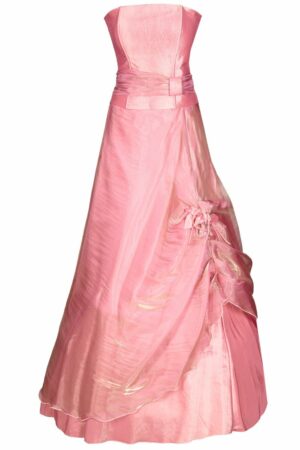 Дълга розова рокля с кринолин и корсет без презрамки- декорация цвете