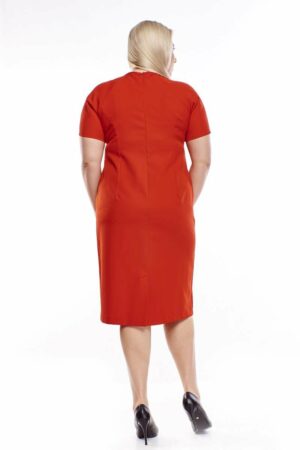 Елегантна червена рокля с къс ръкав и платка фигурална дантела