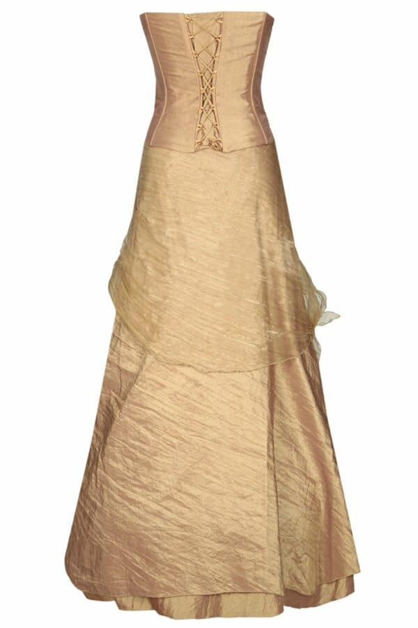 Дълга златиста бална рокля без презрамки - декорация с органза