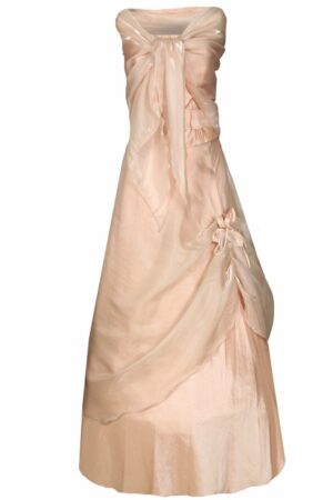 Дълга рокля с кринолин и корсет без презрамки в цвят сьомга- декорация цвете