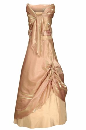Дълга рокля с кринолин и корсет без презрамки в златисто-бежово- декорация цвете