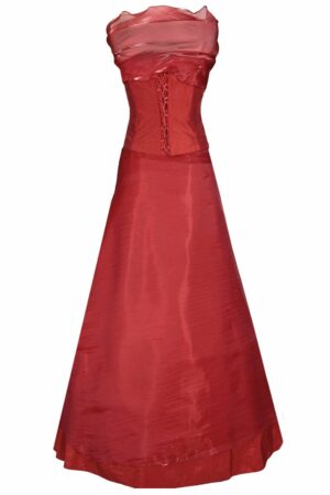 Дълга рокля с кринолин и корсет без презрамки в наситено червено- декорация цвете