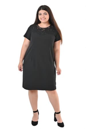Официална черна рокля с къс ръкав и дантелена платка 1046