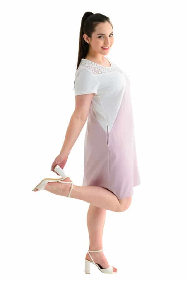 Лятна рокля с дантела на деколтето в розово и бяло 1051