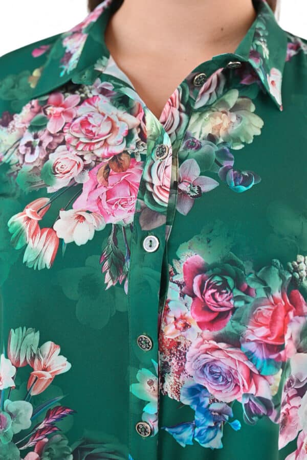 Широка дамска риза 1072 - зелено на розови рози