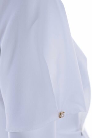 Ефирна блуза с къс ръкав и метална плочка в екрю