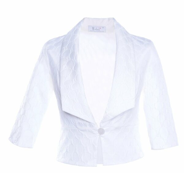 Бяло дамско сако с 3/4 ръкав от релефна материя