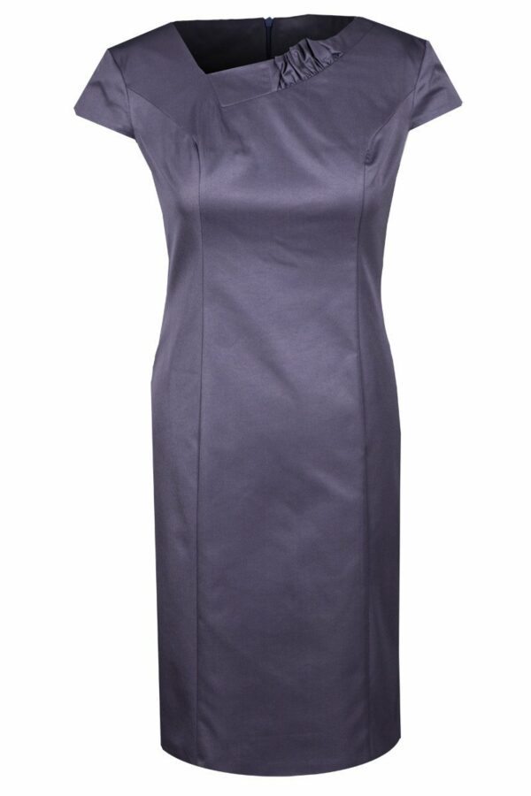 Виолетова вталена рокля с къс ръкав и асиметрично деколте