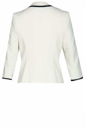 Елегантно бяло сако с 3/4 ръкав и черни гарнитури