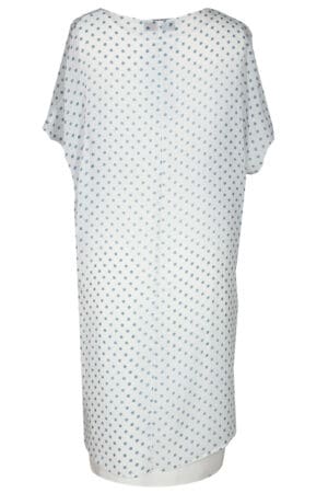 Елегантна макси дамска рокля в бяло на сини точки