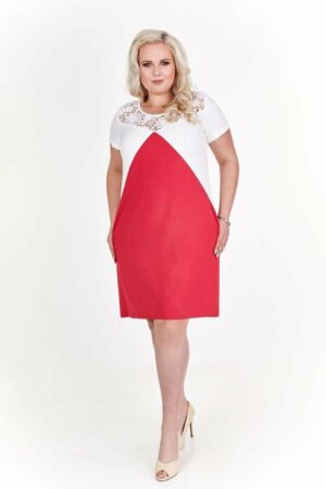 Елегантна лятна рокля с дантела на деколтето в бяло и малинено червено