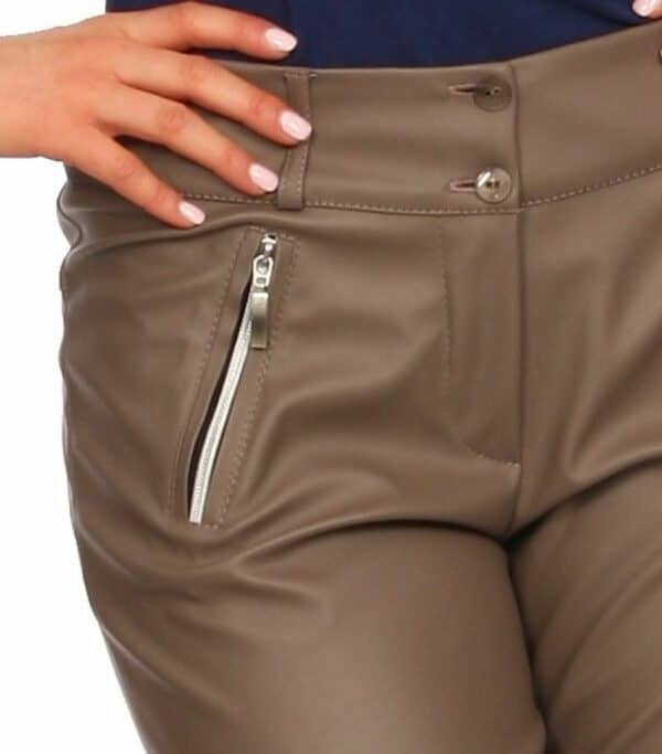Дамски панталон от еко кожа с декоративни ципове в цвят капучино