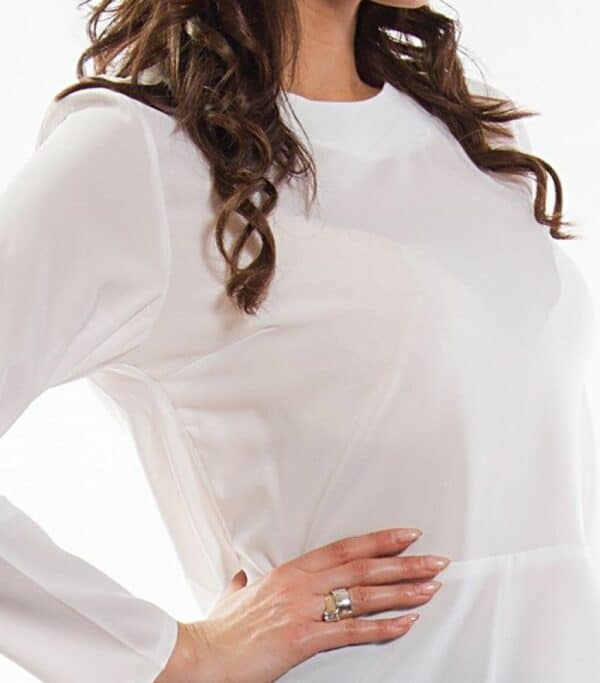 Ефирна дамска блуза с дълъг ръкав и копчета на гърба в цвят екрю