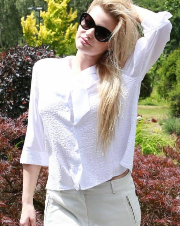 Елегантна бяла дамска риза с 3/4 ръкав и панделка