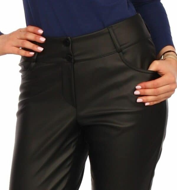 Класически черен дамски панталон от еко кожа