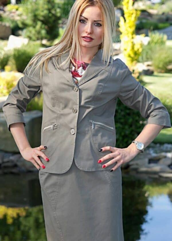 Памучно дамско сако с 3/4 ръкав и джобове с ципове в цвят маслина
