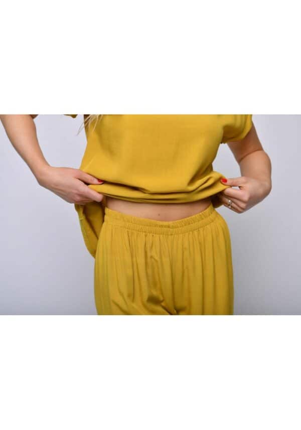 Ленен дамски комплект блуза и панталон цвят горчица