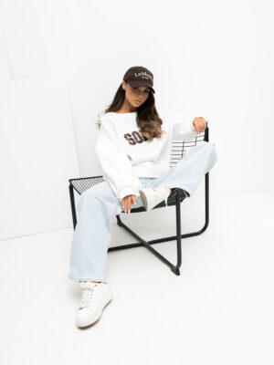 Дамски ватиран oversize суичър с апликация SOHO бял Дамски ватиран oversize суичър с апликация SOHO бял