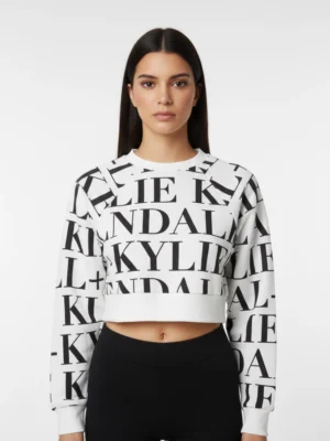 Къса дамска блуза KENDALL + KYLIE с масивен лого принт Къса дамска блуза KENDALL + KYLIE с масивен лого принт
