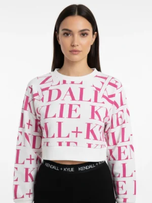 Къса дамска блуза KENDALL + KYLIE с цикламен лого принт Къса дамска блуза KENDALL + KYLIE с цикламен лого принт