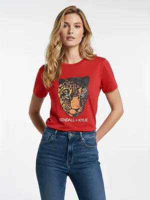 chervena-teniska-leopardov-print-kendall-kylie