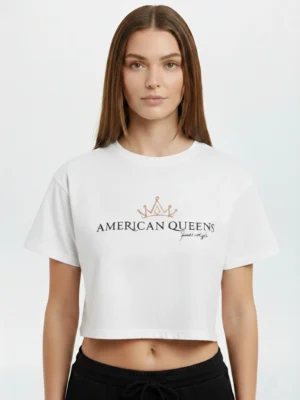 Бяла дамска къса тениска Kendall + Kylie с надпис American Queens